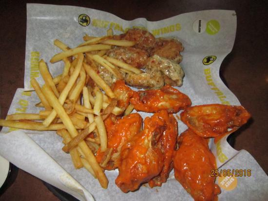 Buffalo Wild Wings Bar & Grill
