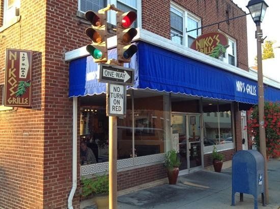 Niko's Grille