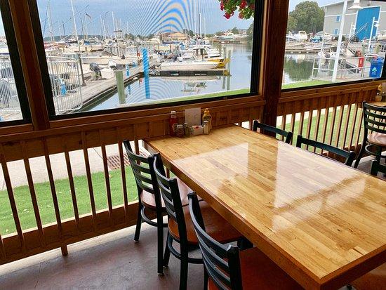 Stony's Dockside Bar & Grill