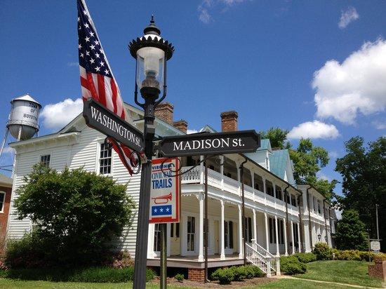 Boyd Tavern and Visitor's Center