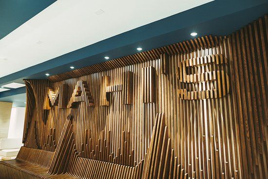 Mahi's Seafood and Sushi